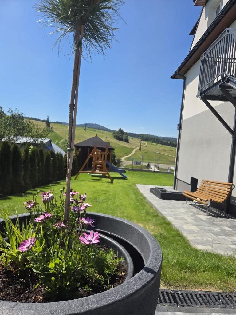 Plac zabaw z widokiem na okolicę